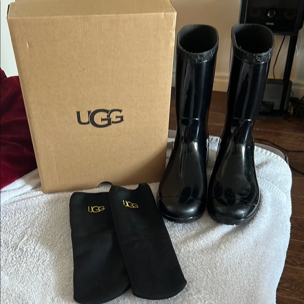 🖤 UGG Black Rain Boots with Socks - Picture 9 of 10